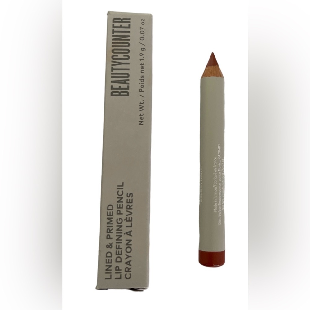 Beautycounter lined and primed lip defining pencil in golden honey
